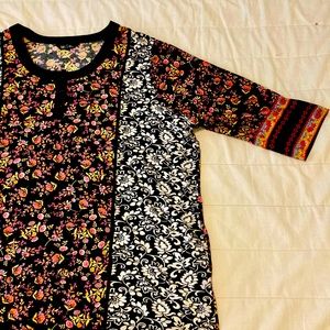 Ulla Popken 3/4 sleeve floral tunic
V-neck 3 button Henley